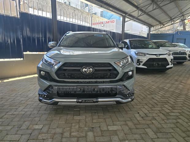 Toyota RAV4 Adventure 2019 Green