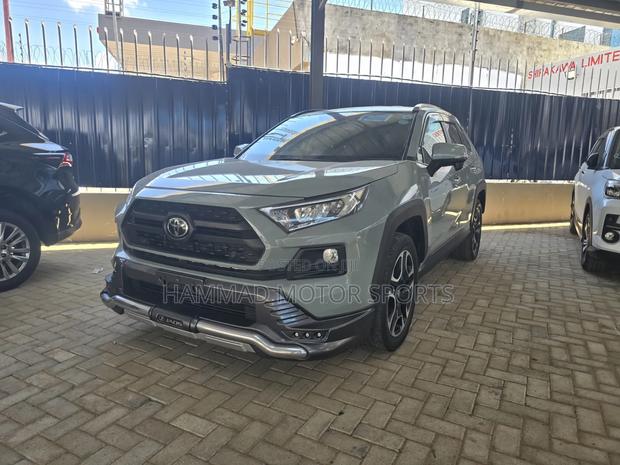 Toyota RAV4 Adventure 2019 Green
