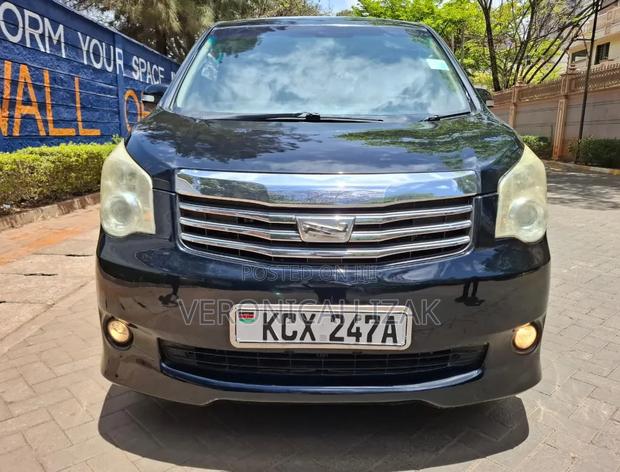 Toyota Noah 2012 Black