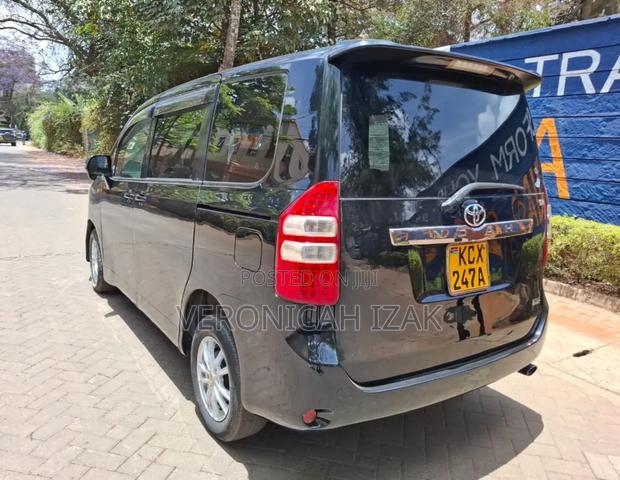 Toyota Noah 2012 Black