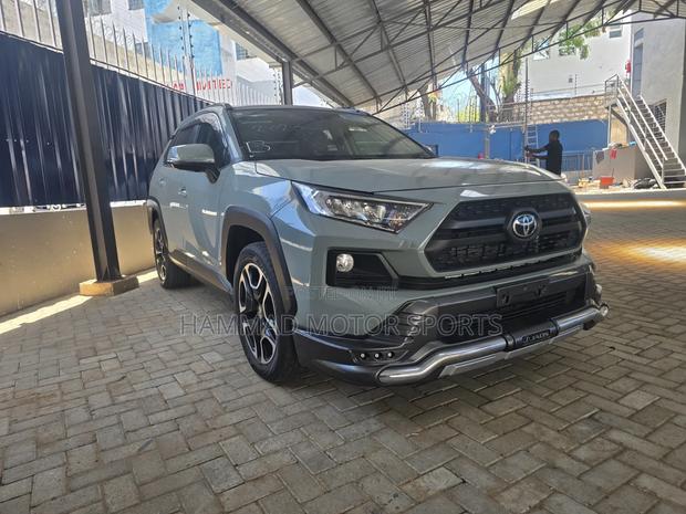 Toyota RAV4 Adventure 2019 Green