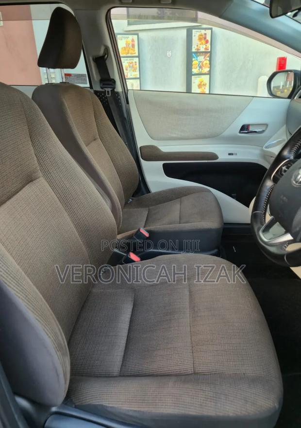 Toyota Sienta 2017 Brown