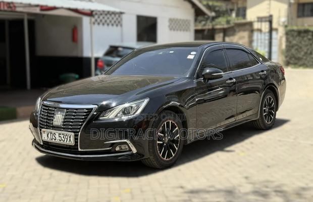 Toyota Crown 2016 Black