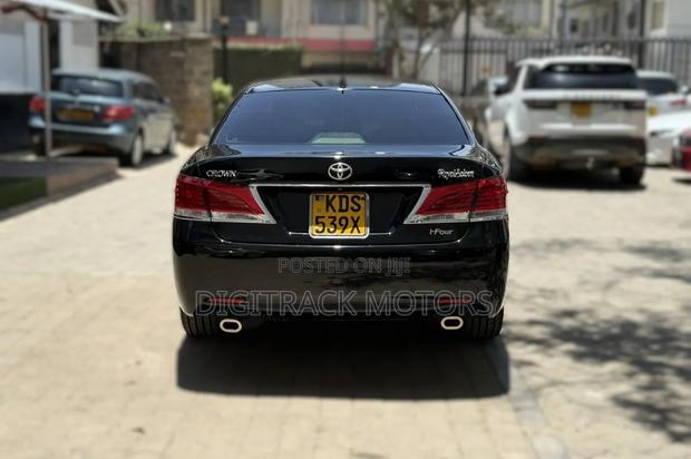 Toyota Crown 2016 Black