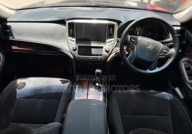 Toyota Crown 2016 Black