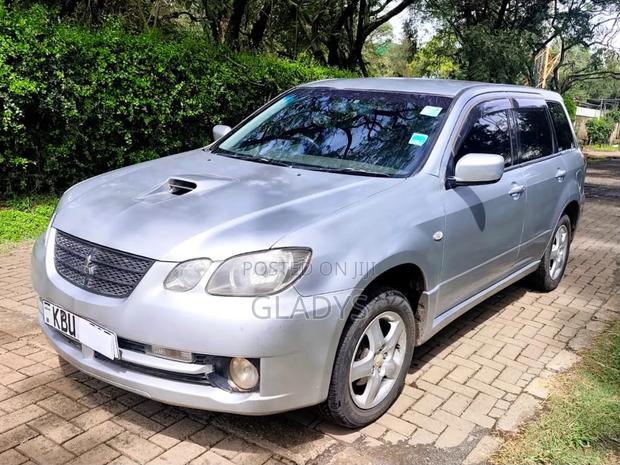 Mitsubishi Airtrek 2004 Silver