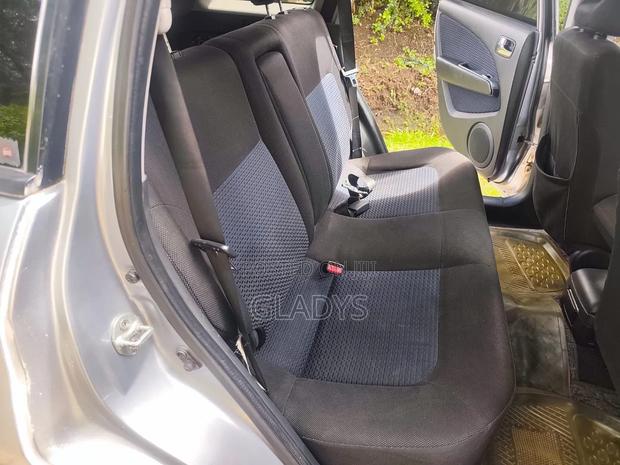 Mitsubishi Airtrek 2004 Silver