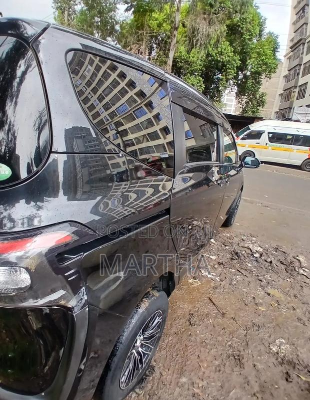 Toyota Sienta 2017 Black