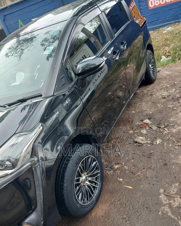 Toyota Sienta 2017 Black