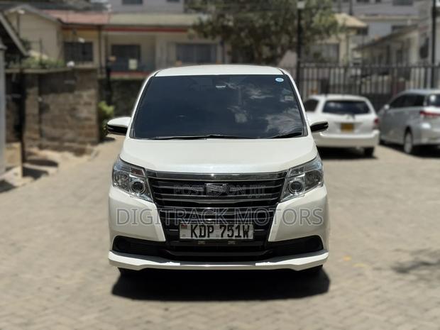 Toyota Noah 2017 White