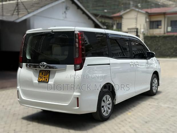 Toyota Noah 2017 White