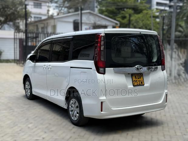 Toyota Noah 2017 White