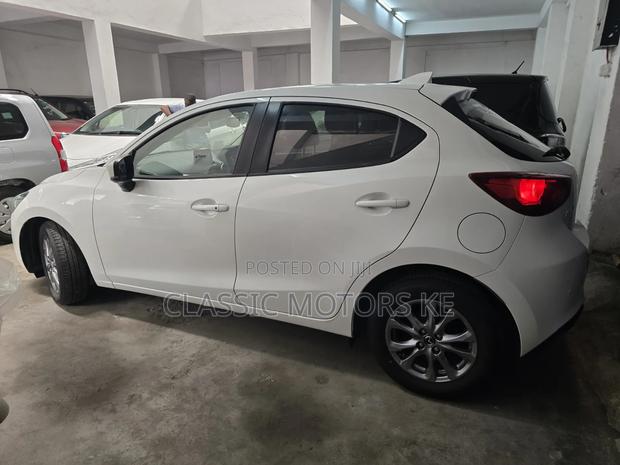Mazda 2 2020 White