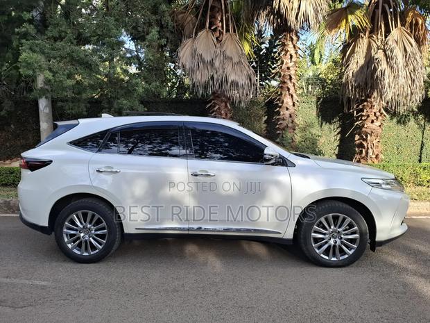 Toyota Harrier 2.0 2019 White