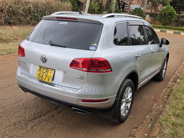Volkswagen Touareg 2011 Silver