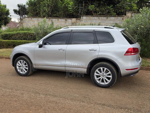 Volkswagen Touareg 2011 Silver