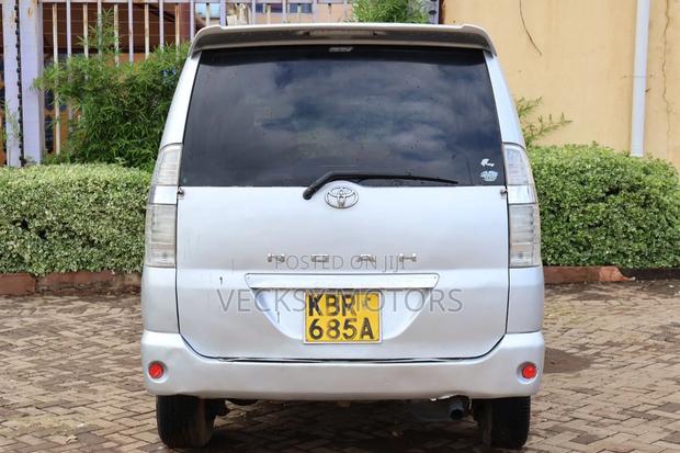 Toyota Noah 2005 Silver
