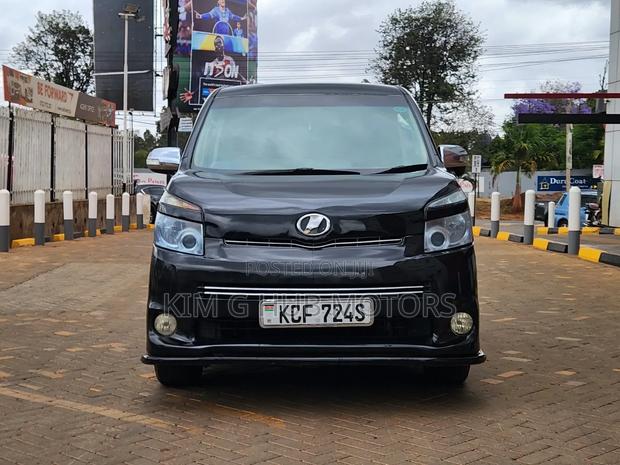 Toyota Noah 2.0 158hp FWD (8 Seater) 2008 Black