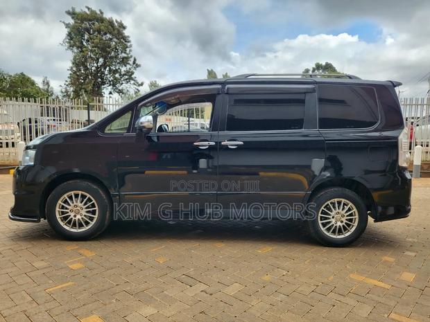 Toyota Noah 2.0 158hp FWD (8 Seater) 2008 Black