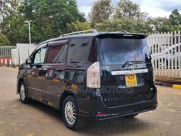 Toyota Noah 2.0 158hp FWD (8 Seater) 2008 Black