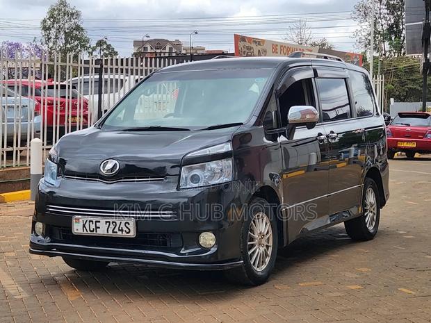 Toyota Noah 2.0 158hp FWD (8 Seater) 2008 Black
