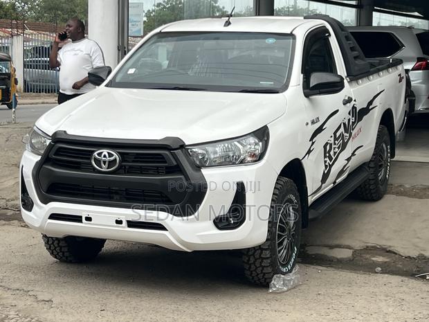 Toyota Hilux 2020 White