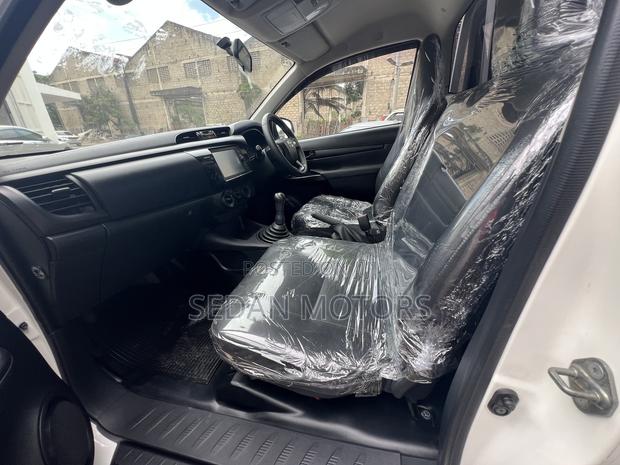 Toyota Hilux 2020 White