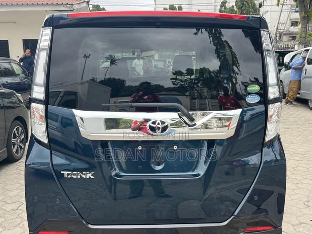 Toyota Tank 1.0 FWD 2020 Blue