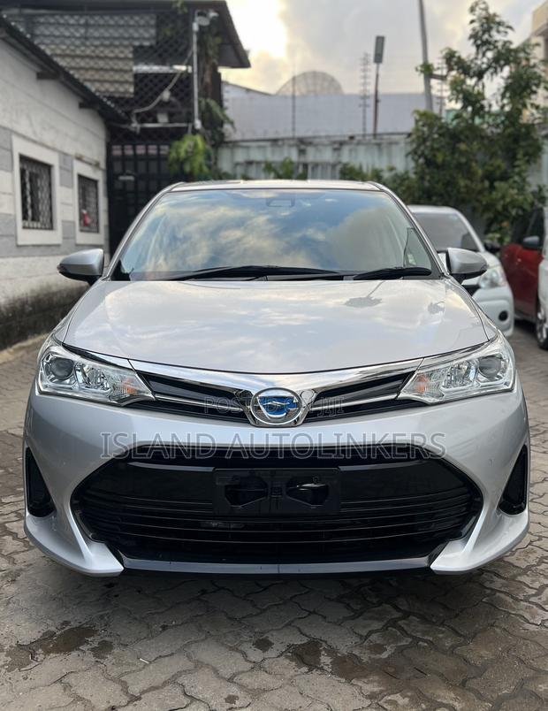 Toyota Corolla Fielder 1.5 Hybrid FWD 2018 Silver