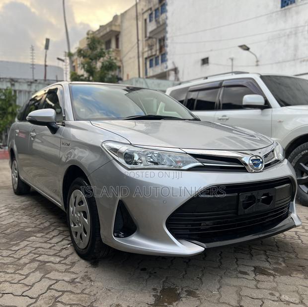 Toyota Corolla Fielder 1.5 Hybrid FWD 2018 Silver