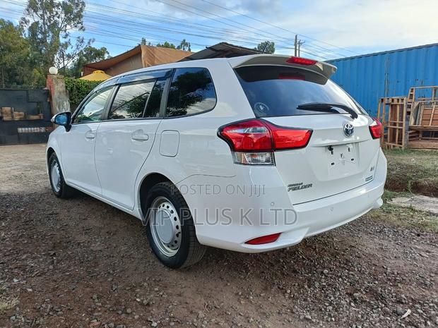 Toyota Corolla Fielder 1.5 Hybrid FWD 2020 White