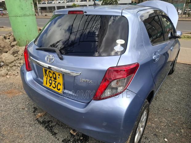 Toyota Vitz 1.3 FWD 5dr 2011 Blue