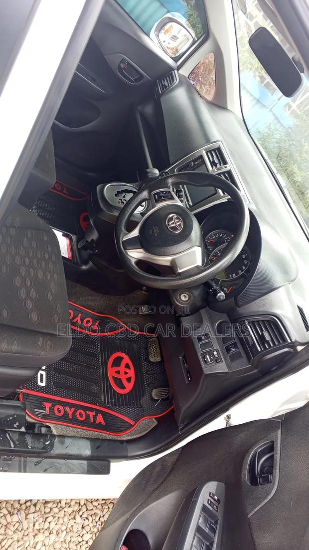Toyota Ractis 2010 White