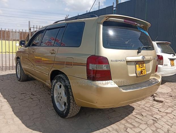 Toyota Kluger 2003 Gold