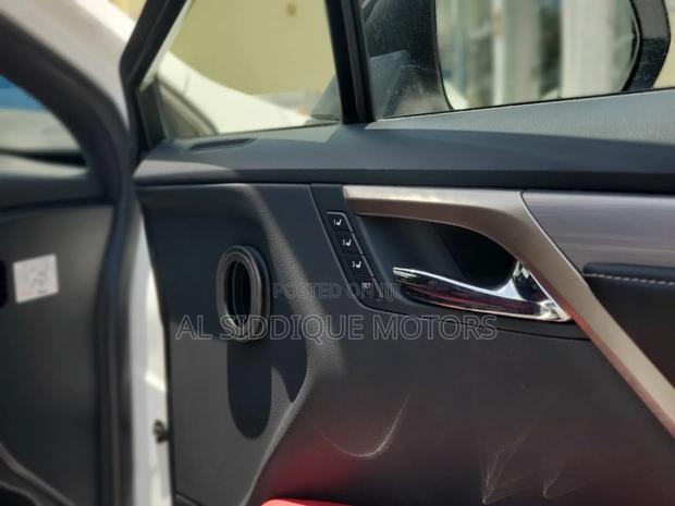 Lexus LX 570 AWD 2019 White