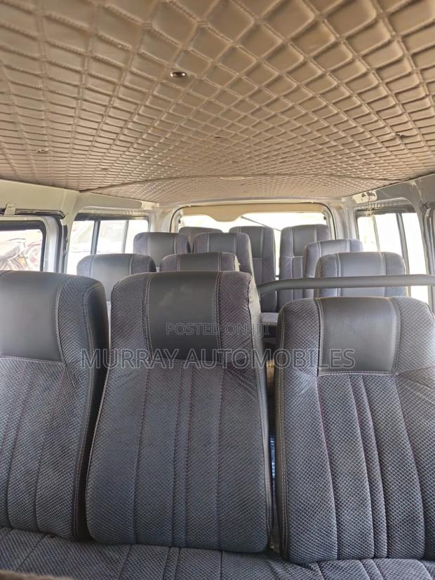 Toyota Grand HiAce 2002 Silver