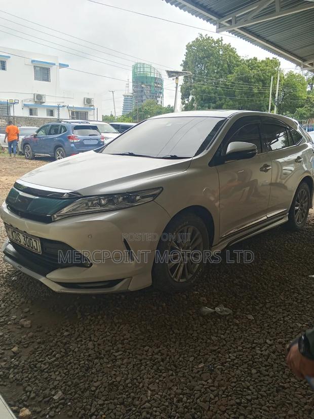 Toyota Harrier 2.0 2019 White