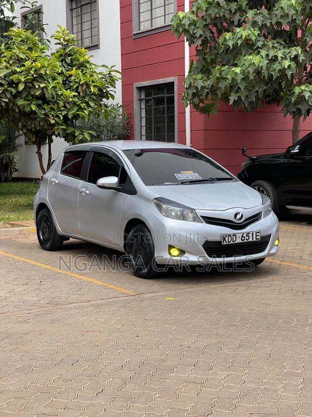 Toyota Vitz 2014 Silver