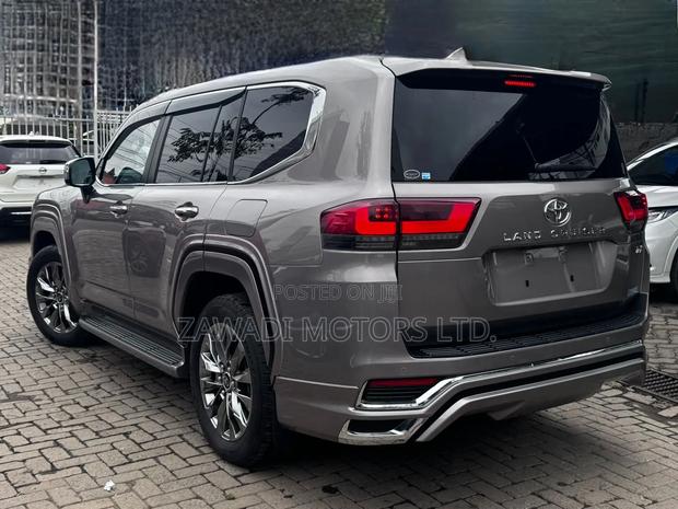 Toyota Land Cruiser LC300 2023 Gray