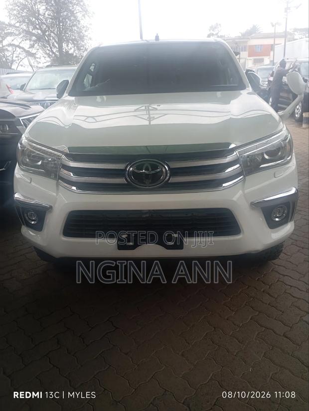 Toyota Hilux 2020 White