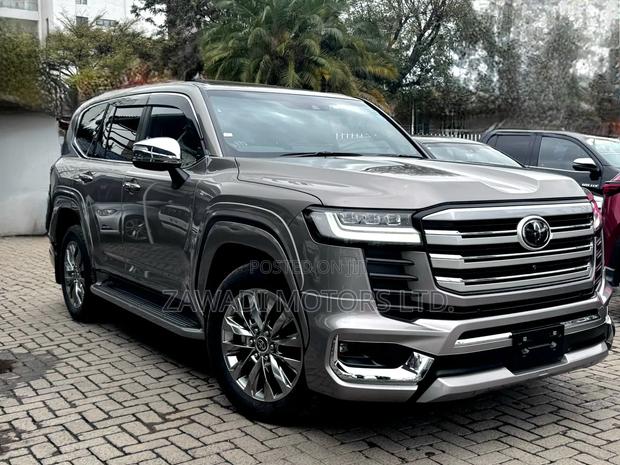 Toyota Land Cruiser LC300 2023 Gray