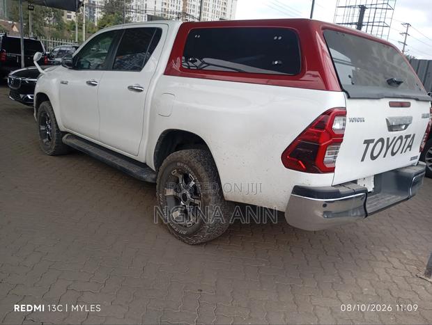 Toyota Hilux 2020 White