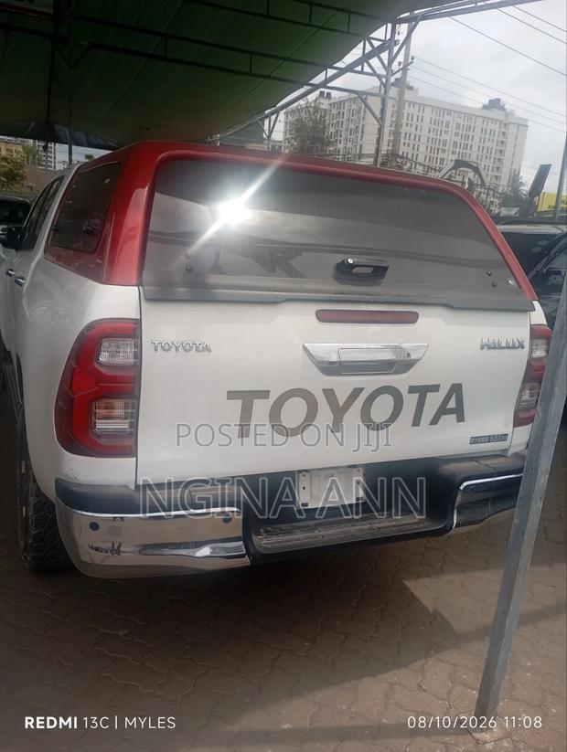 Toyota Hilux 2020 White