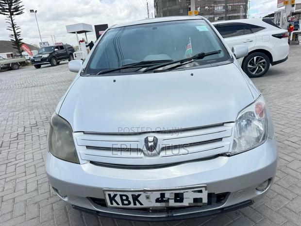Toyota IST 2004 Silver