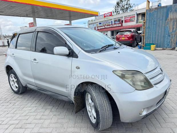 Toyota IST 2004 Silver