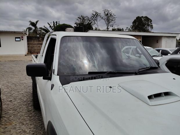 Nissan Hardbody 2016 White