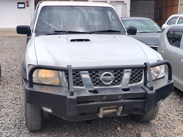 Nissan Hardbody 2016 White