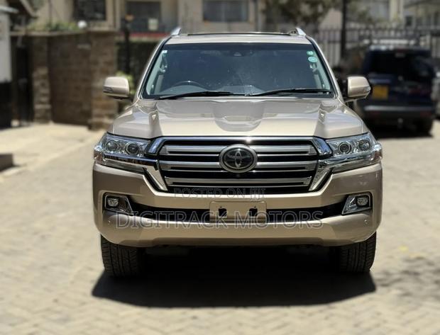 Toyota Land Cruiser 2017 Gold