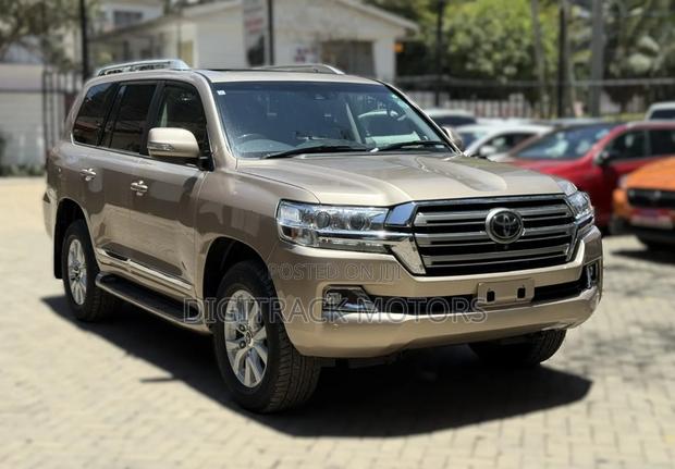 Toyota Land Cruiser 2017 Gold