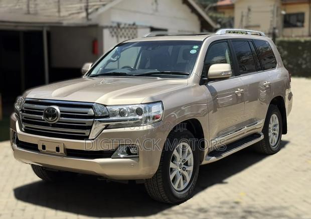 Toyota Land Cruiser 2017 Gold